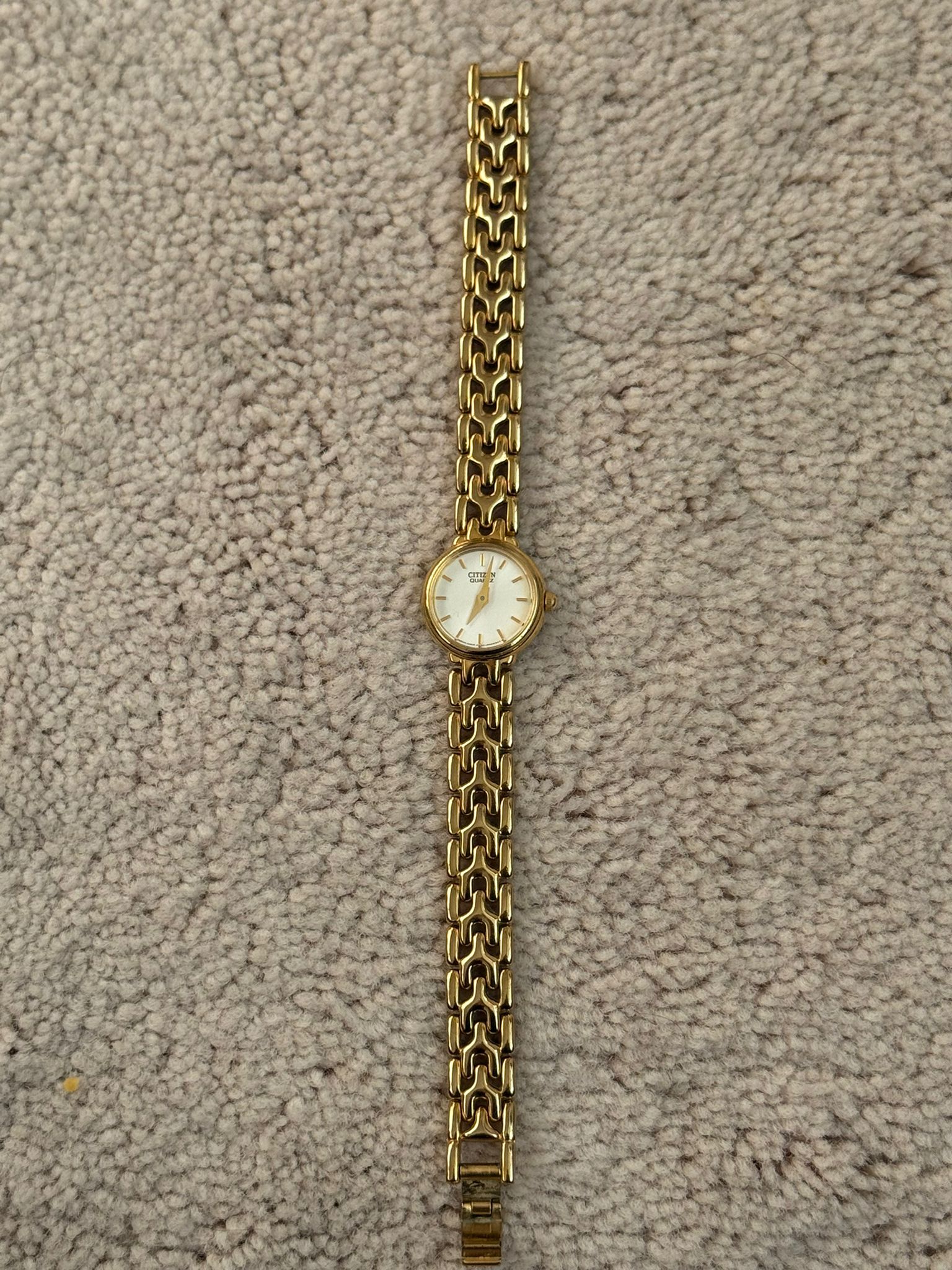 Vintage Citizen Quartz Gold-Tone Ladies Watch – White Dial Bracelet - Image 2