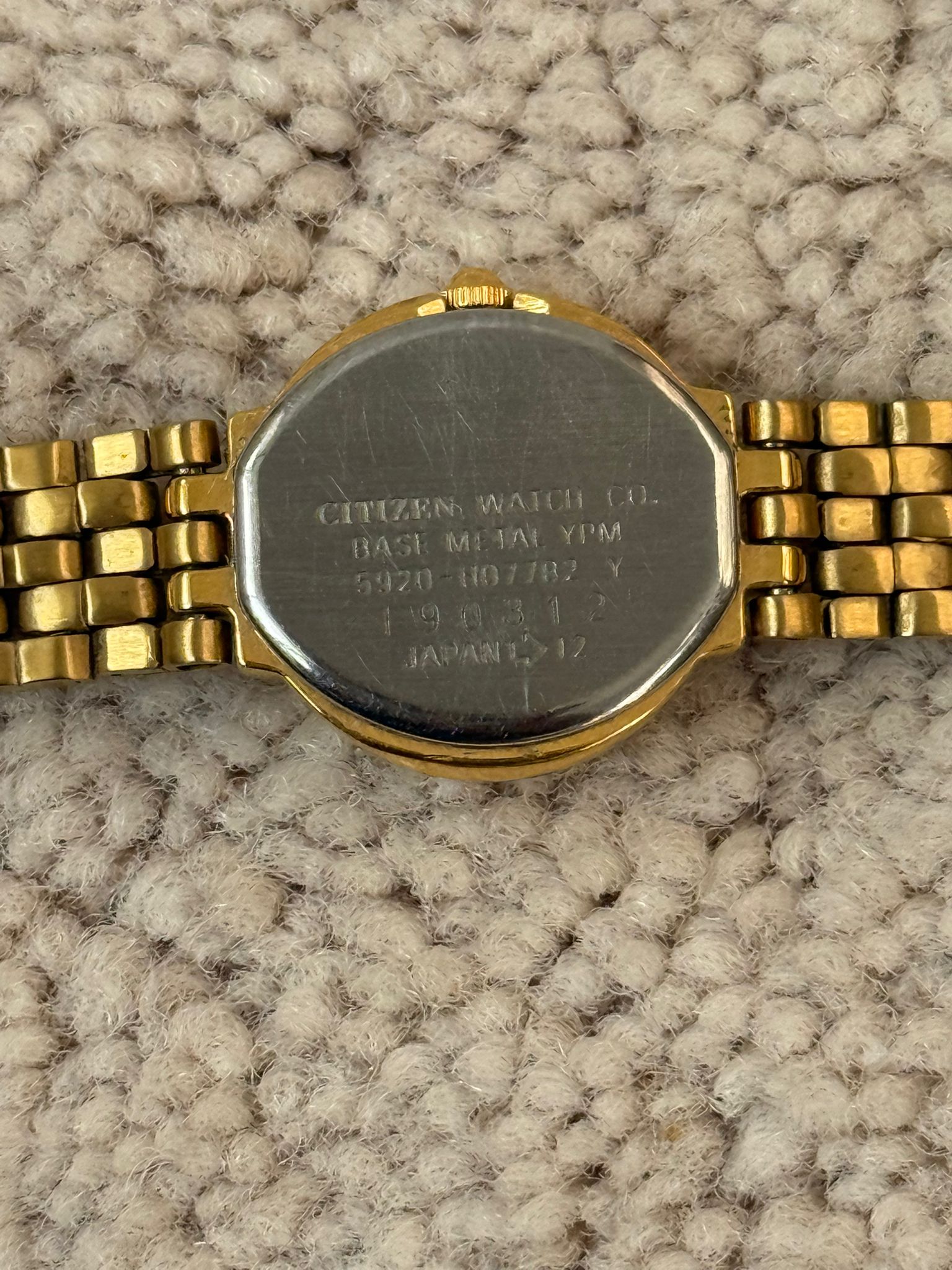 Vintage Citizen Quartz Gold-Tone Ladies Watch – Classic White Dial Bracelet Timepiece - Image 4
